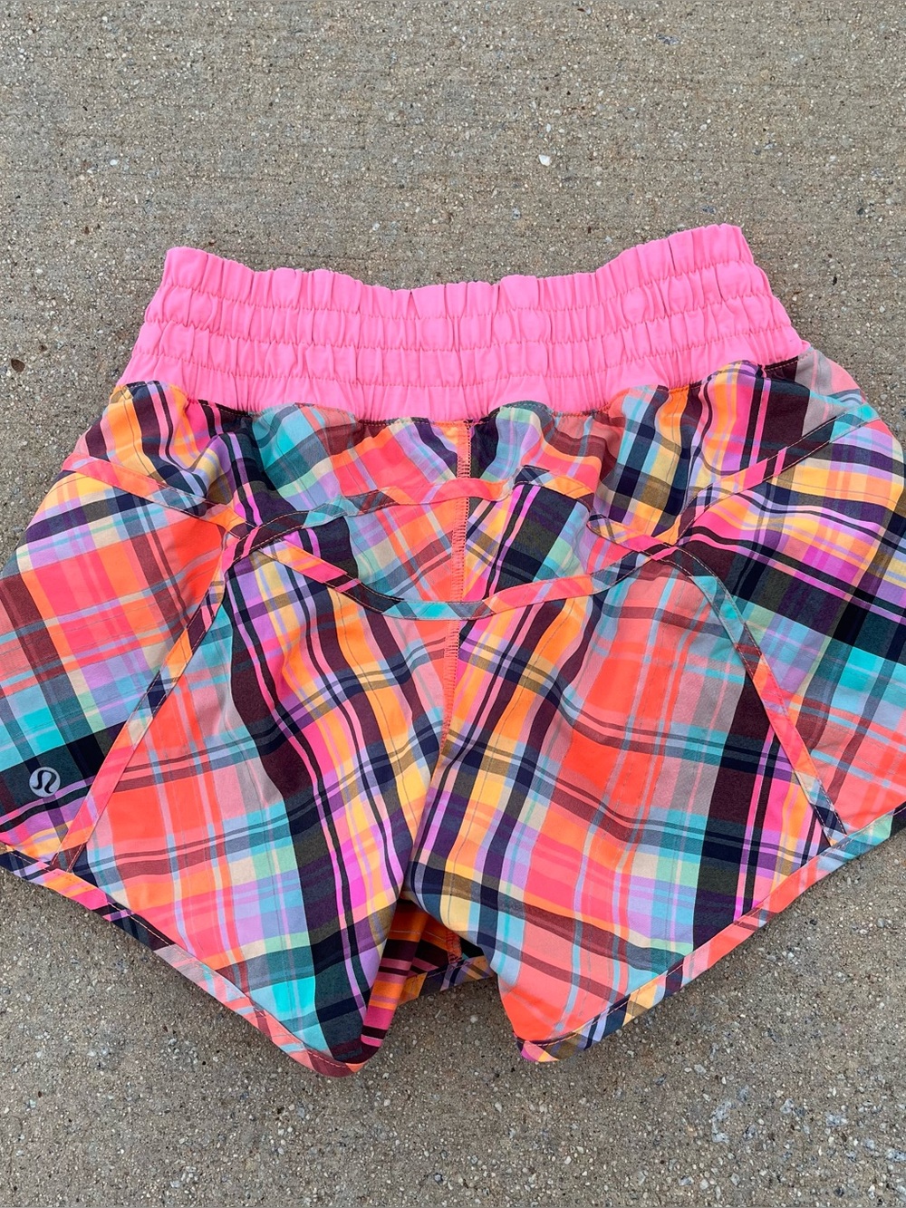 Lululemon tracker shorts women’s 6